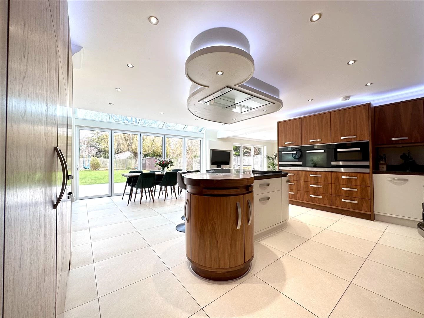 KITCHEN/DINING/FAMILY ROOM