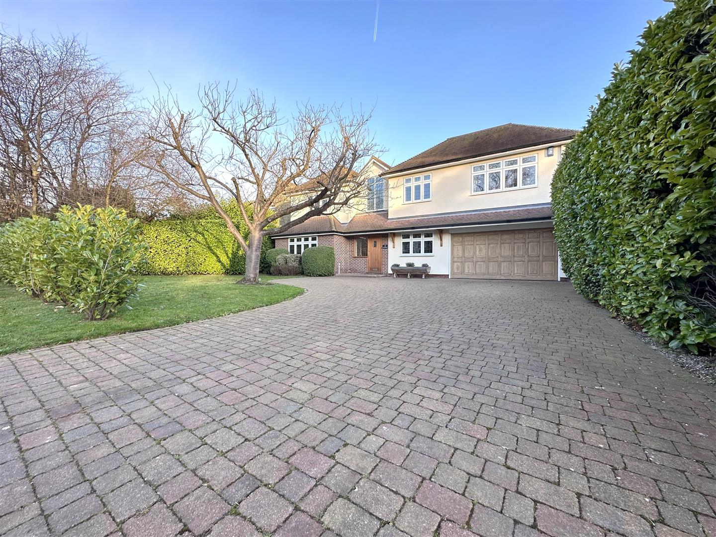 Property For Sale Kilmington Close, Hutton Mount, CM13 6 Bedroom