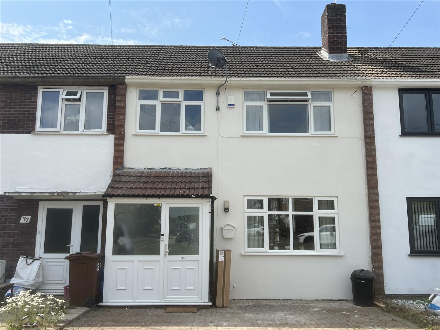 Property For Sale Queenswood Avenue, Hutton, CM13 3 Bedroom Terraced