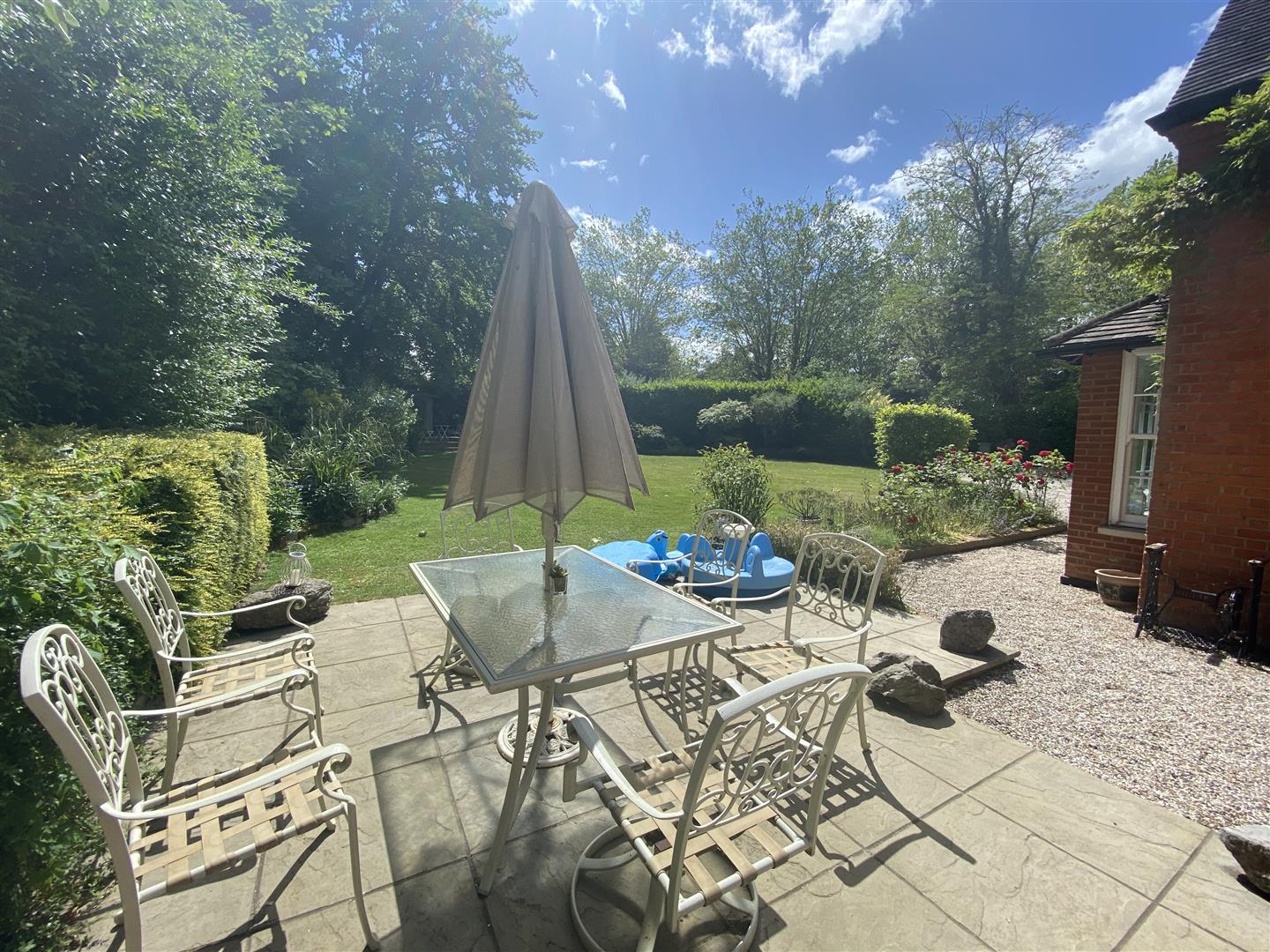 Property For Sale Mount Avenue, Hutton Mount, CM13 5 Bedroom Detached