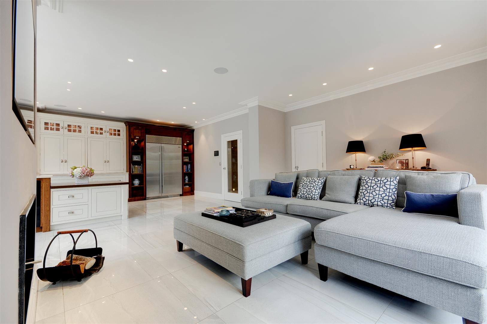 Property For Sale Hillwood Grove, Hutton Mount, CM13 6 Bedroom