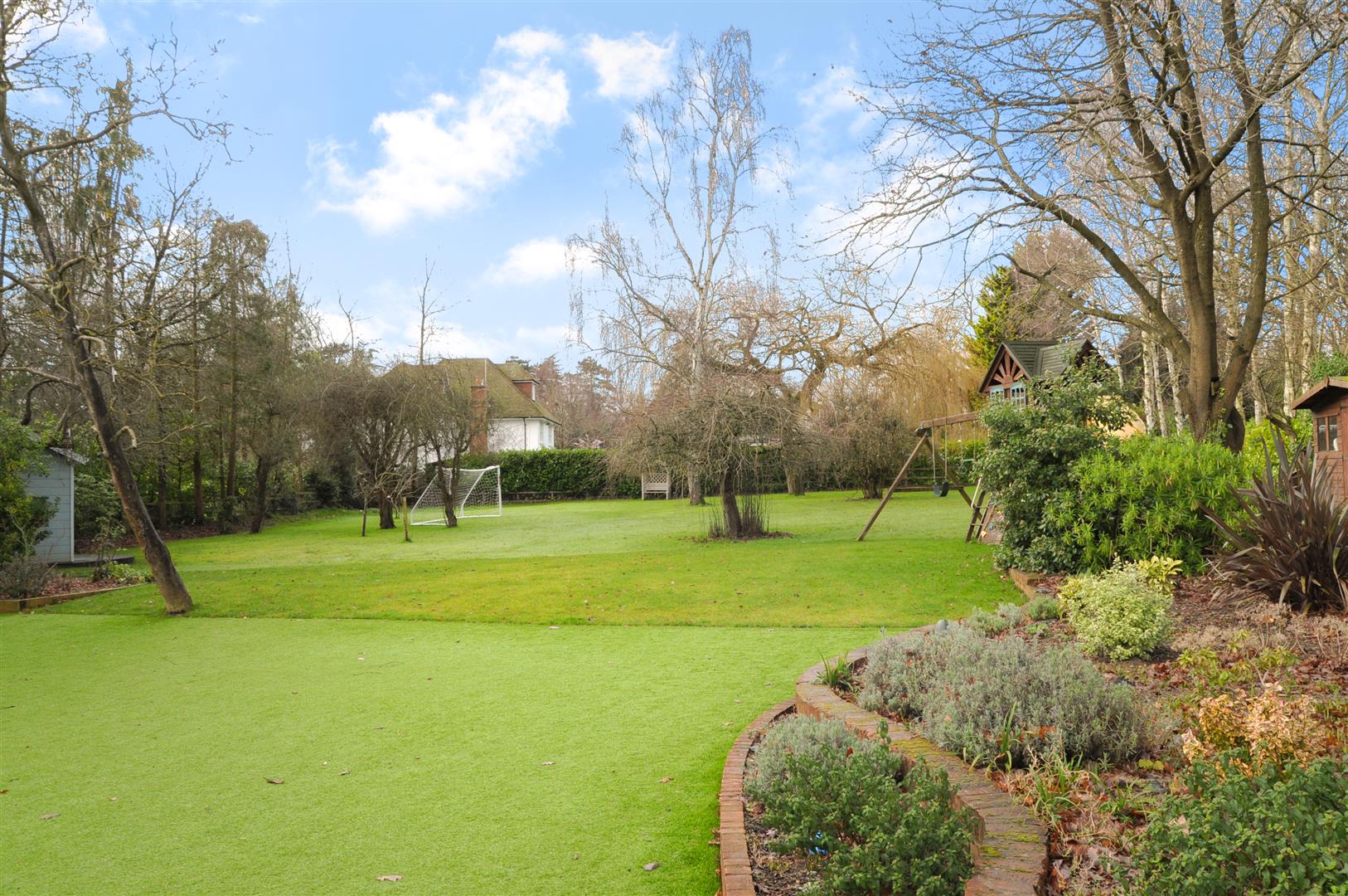 Property For Sale Hillwood Grove, Hutton Mount, CM13 6 Bedroom