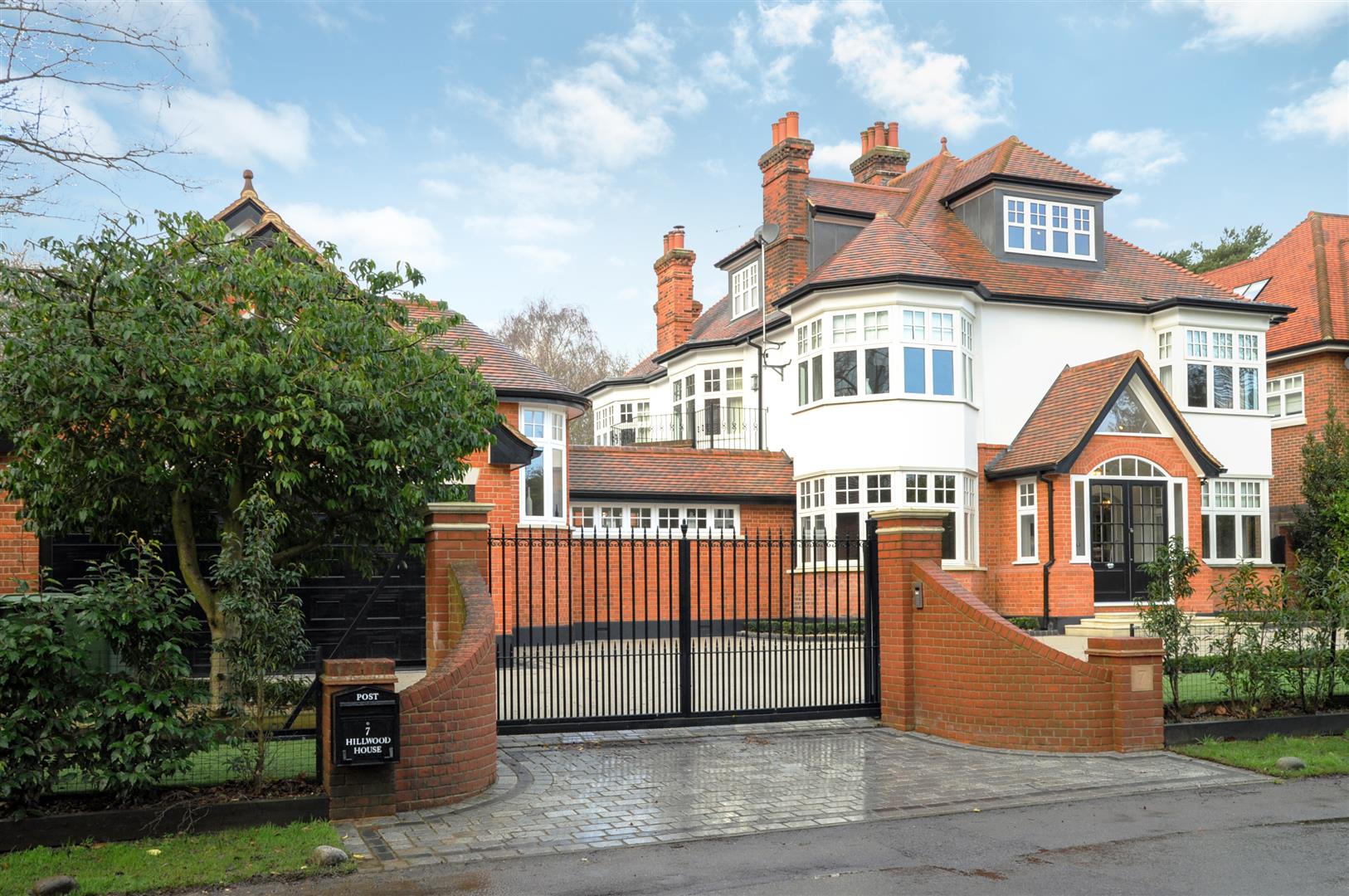 Property For Sale Hillwood Grove, Hutton Mount, CM13 6 Bedroom