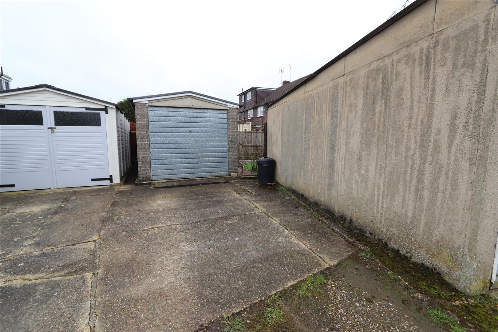 Property For Sale Storr Gardens, Hutton, CM13 3 Bedroom Terraced