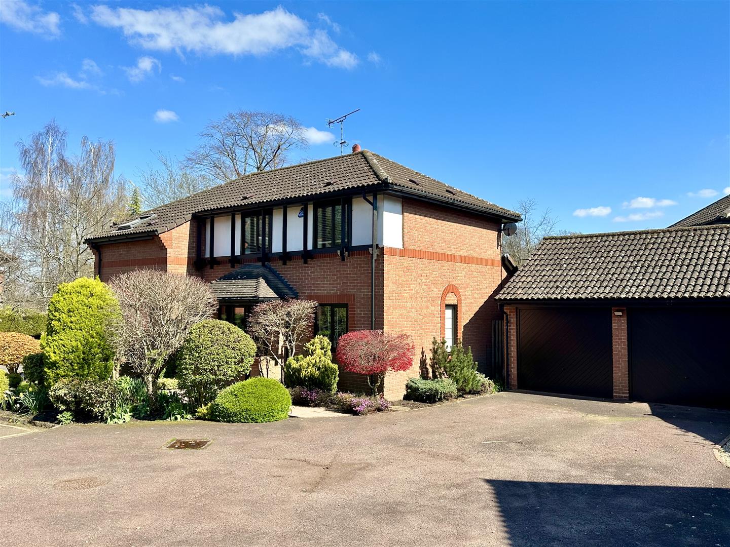 Houses For Sale Hutton Poplars Cm13 at Lisa Martin blog