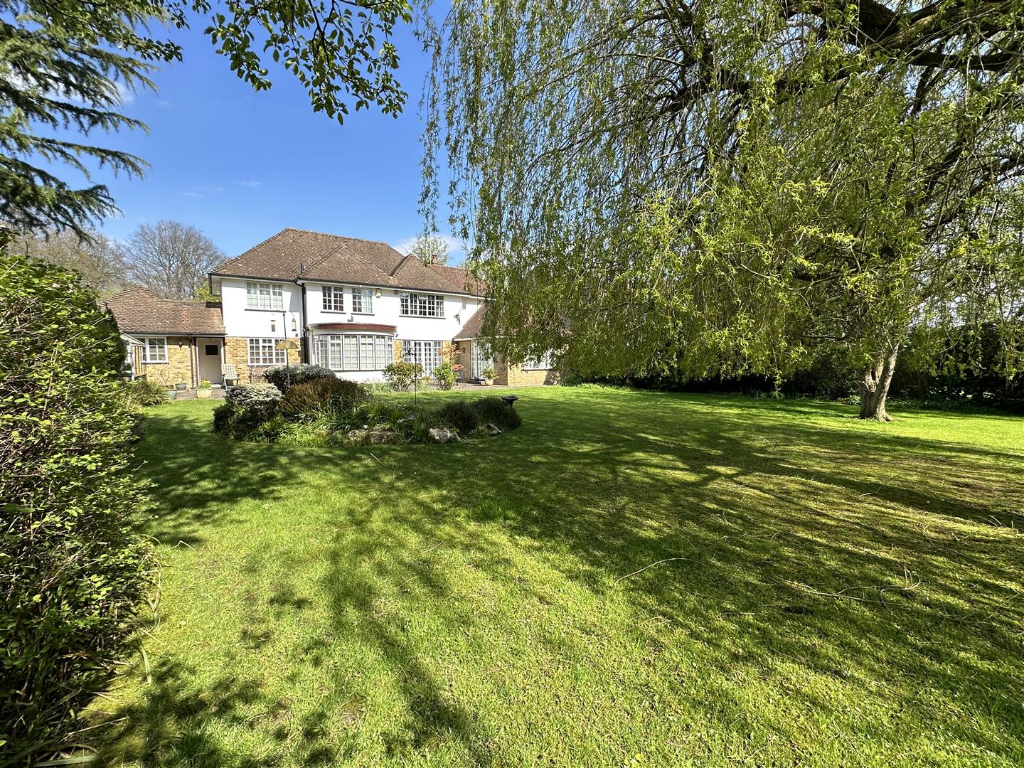 Property For Sale 13 Widworthy Hayes, Hutton Mount, CM13 4 Bedroom