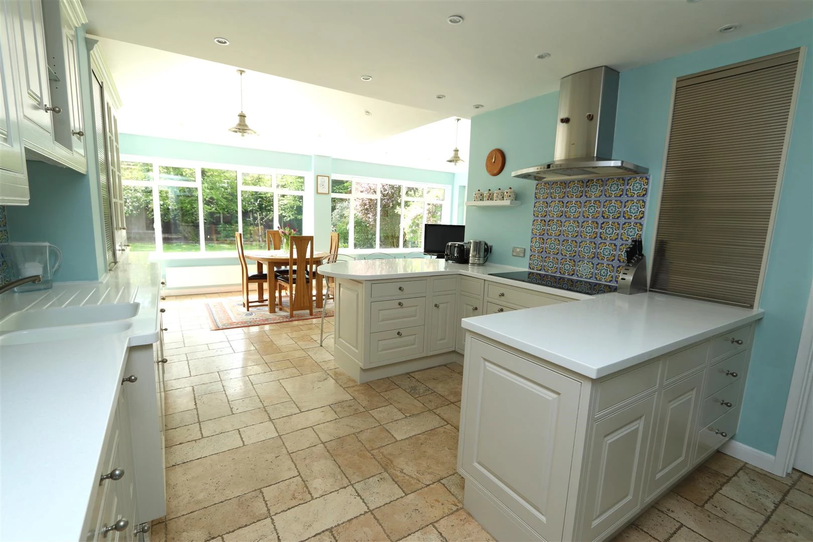 KITCHEN/BREAKFAST ROOM