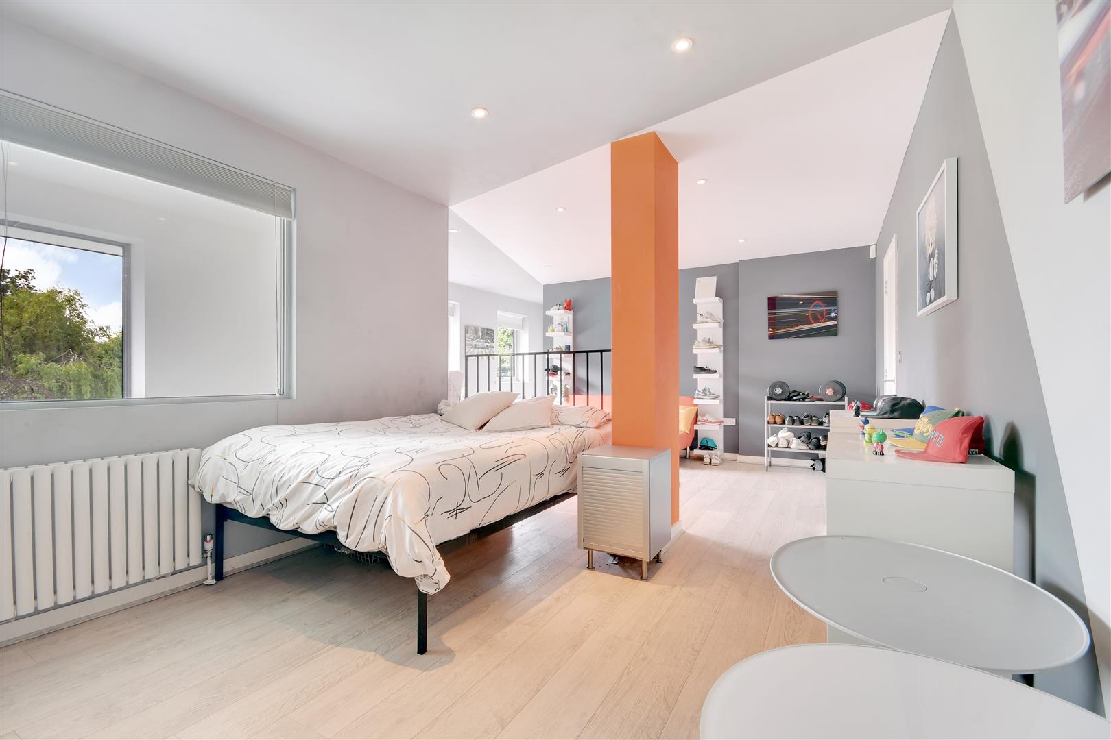 Property For Sale 31 Ridgeway, Hutton Mount, CM13 4 Bedroom Detached