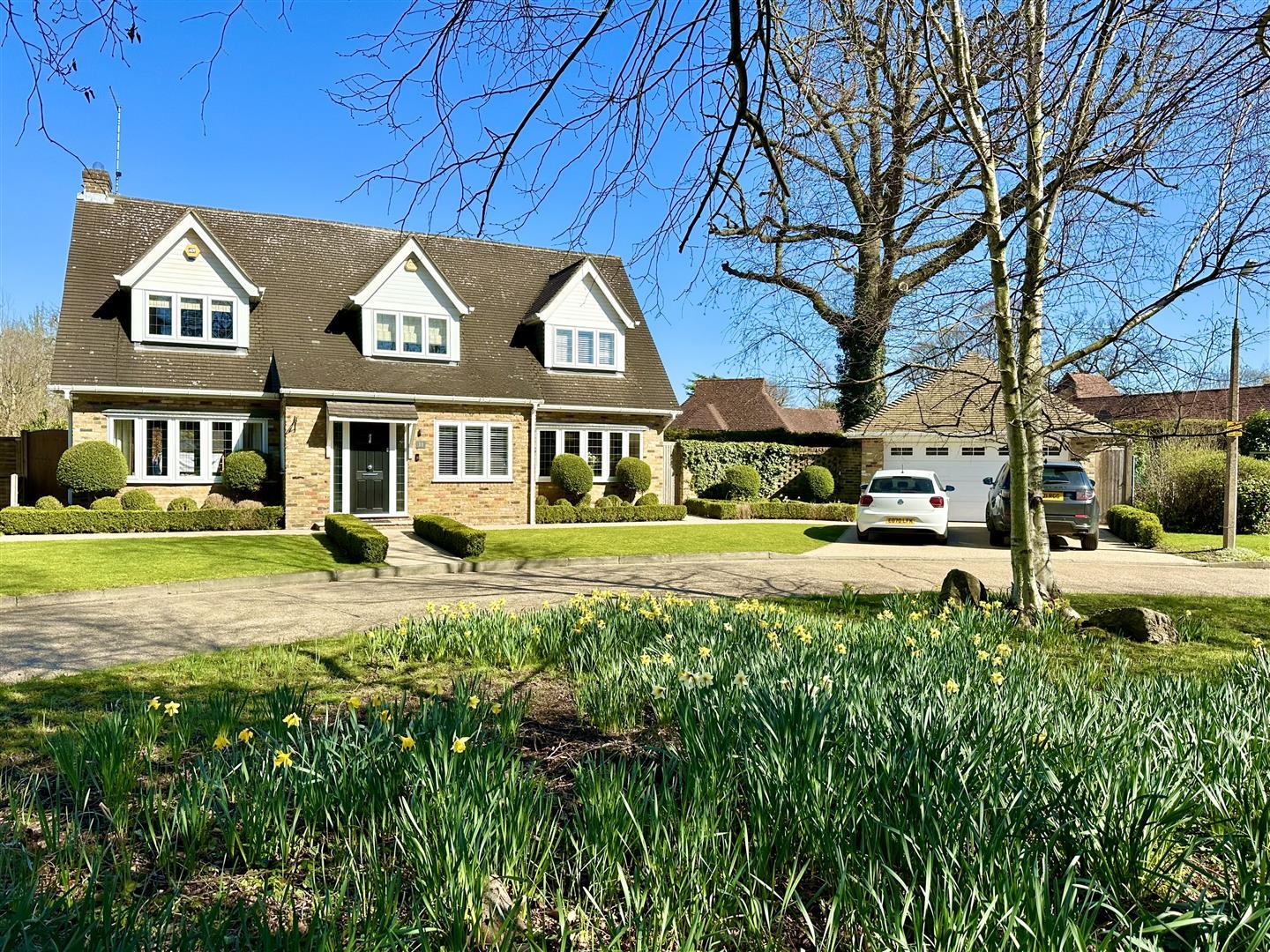 Property For Sale Roundwood Grove, Hutton Mount, CM13 4 Bedroom