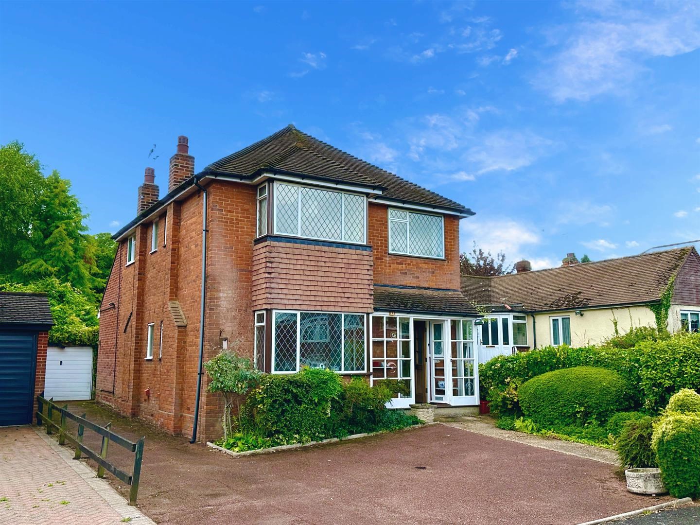 Property For Sale Holmwood Avenue, Shenfield, CM15 3 Bedroom Detached