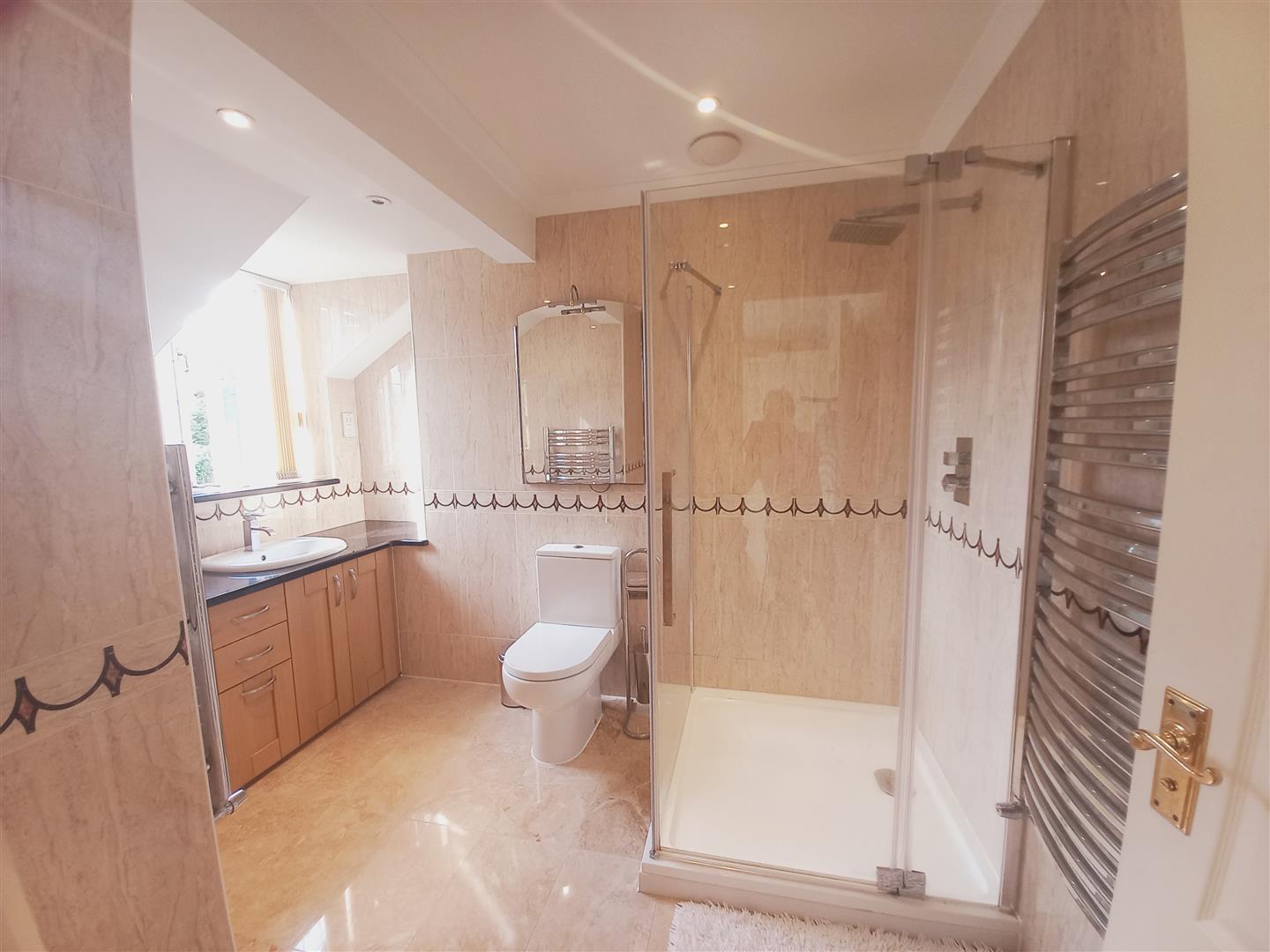 Property For Sale Hillwood Close, Hutton Mount, CM13 5 Bedroom