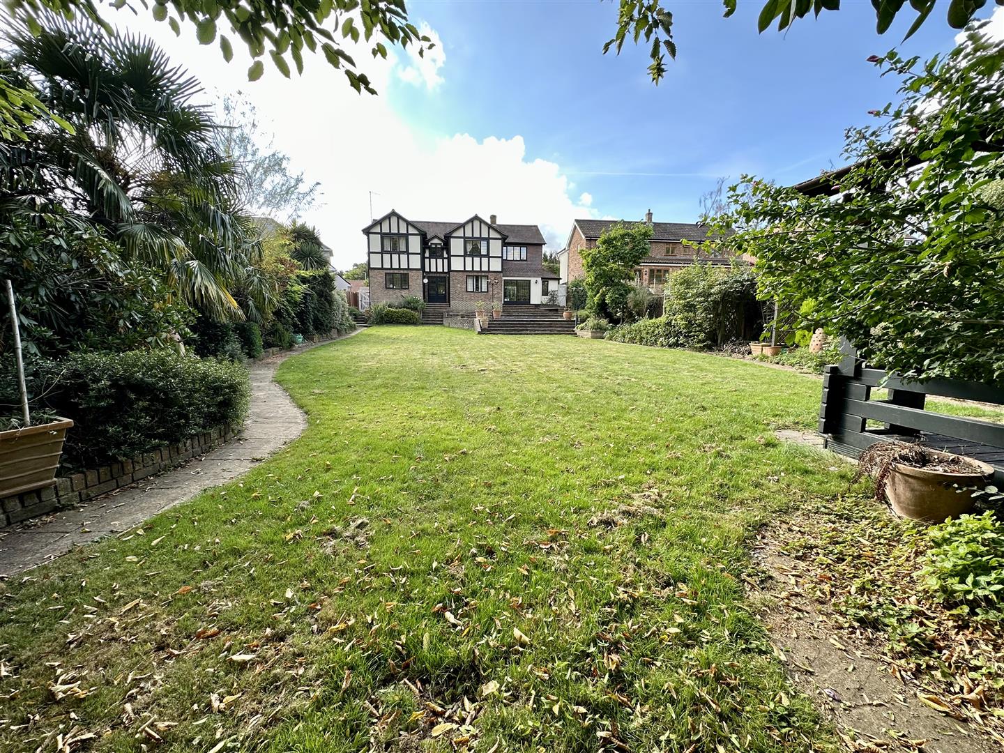 Property For Sale Hillwood Close, Hutton Mount, CM13 5 Bedroom