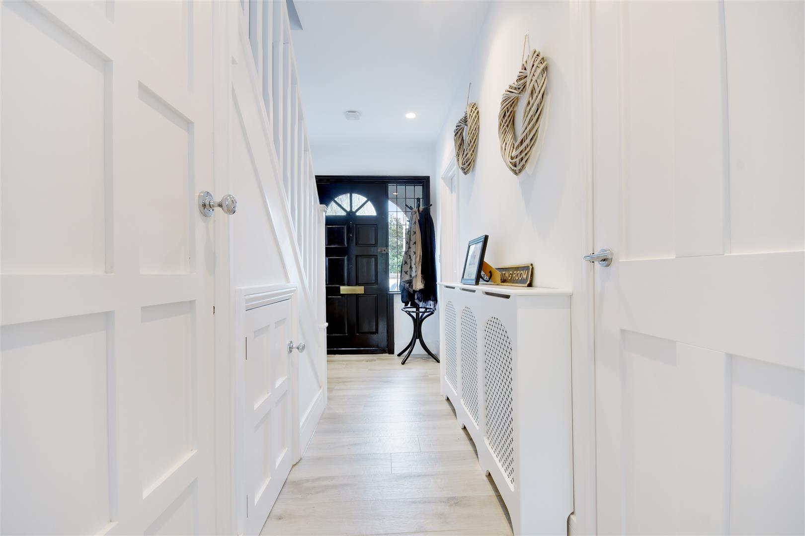 Property For Sale Friars Avenue, Shenfield, CM15 4 Bedroom Detached