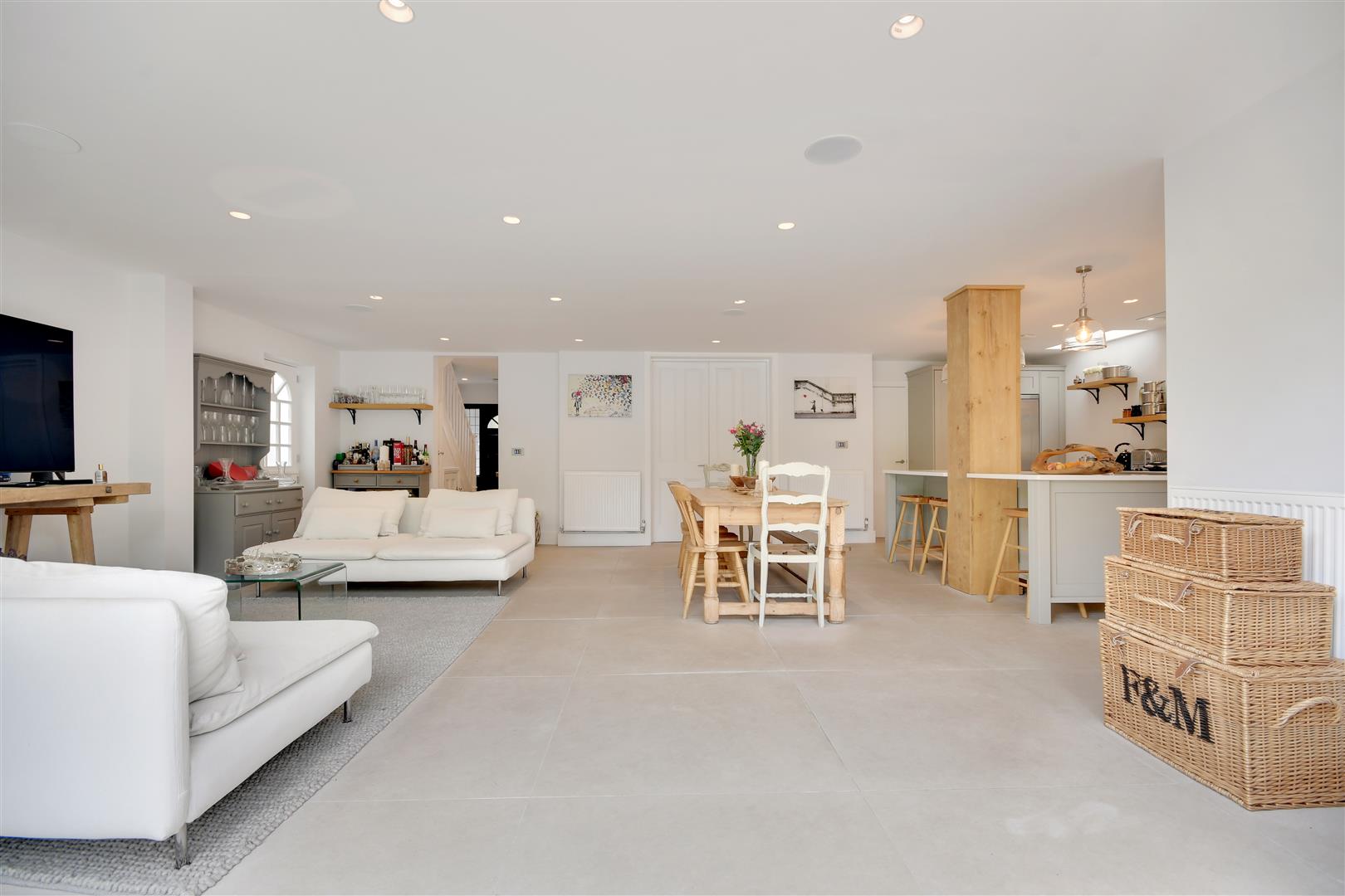 Property For Sale Friars Avenue, Shenfield, CM15 4 Bedroom Detached