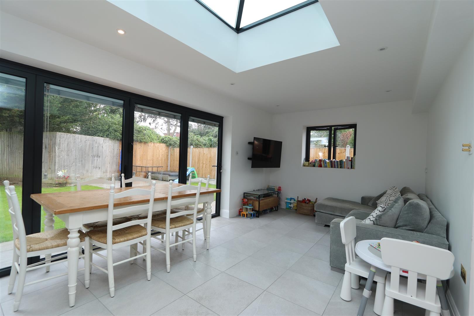 Property For Sale Oakbank, Hutton, CM13 4 Bedroom Semi Detached