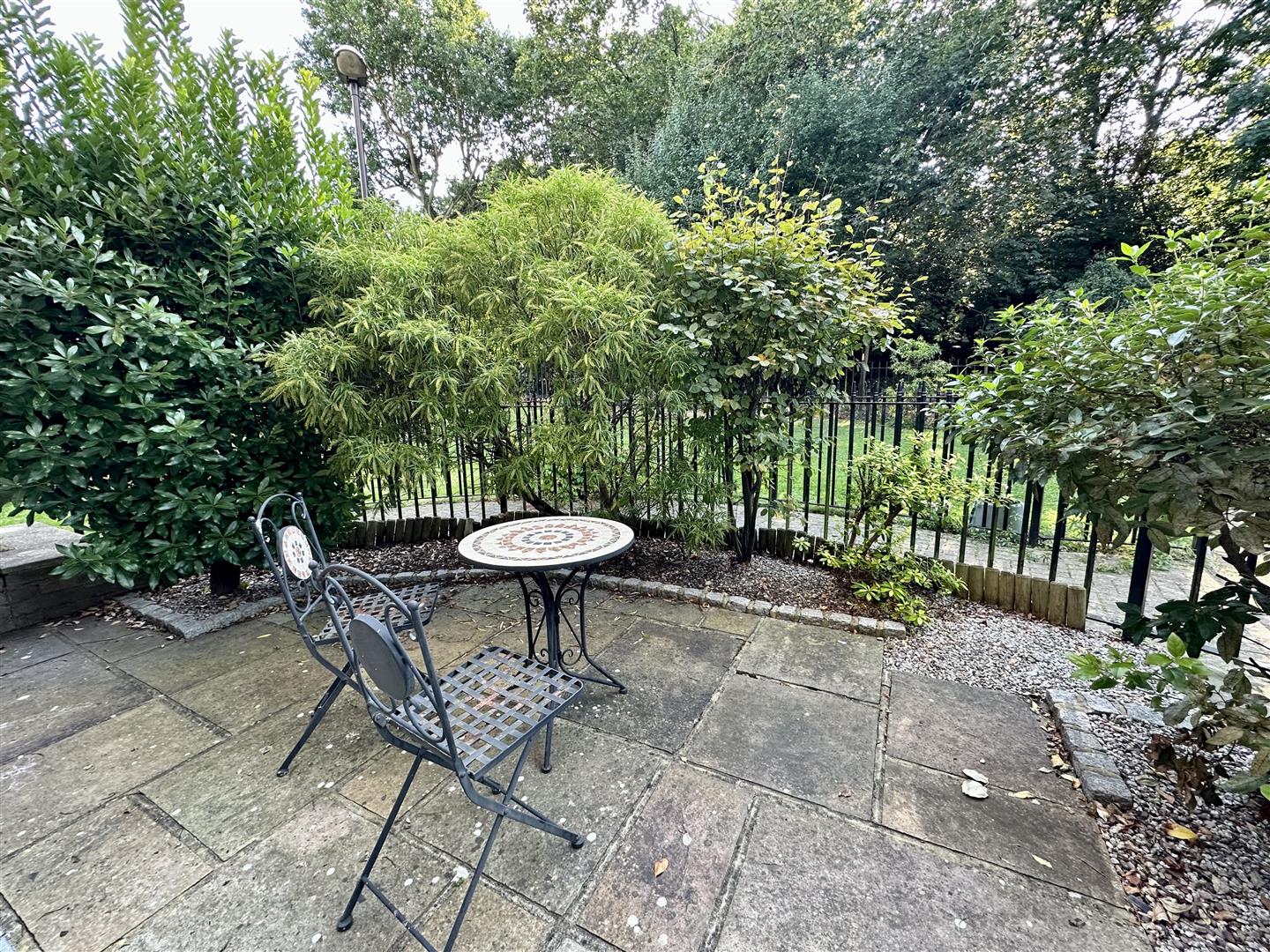 Property For Sale Sawyers Grove, Brentwood, CM15 2 Bedroom Apartment