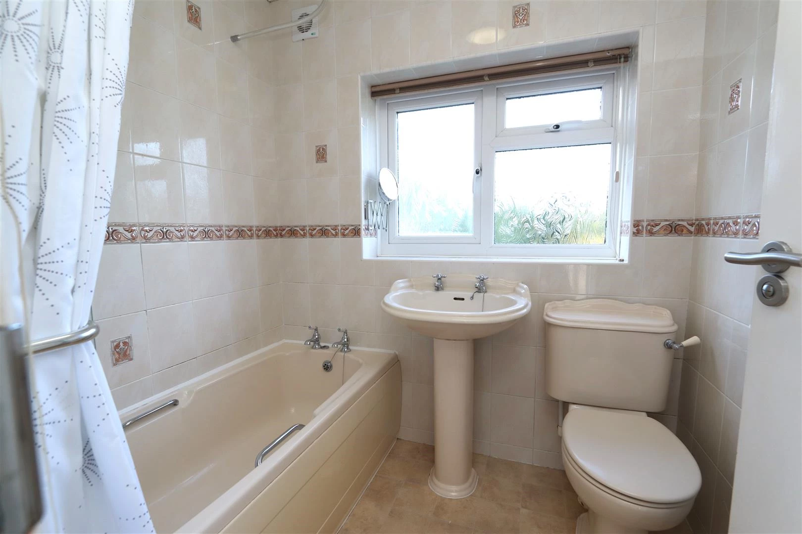 FAMIL Y BATHROOM