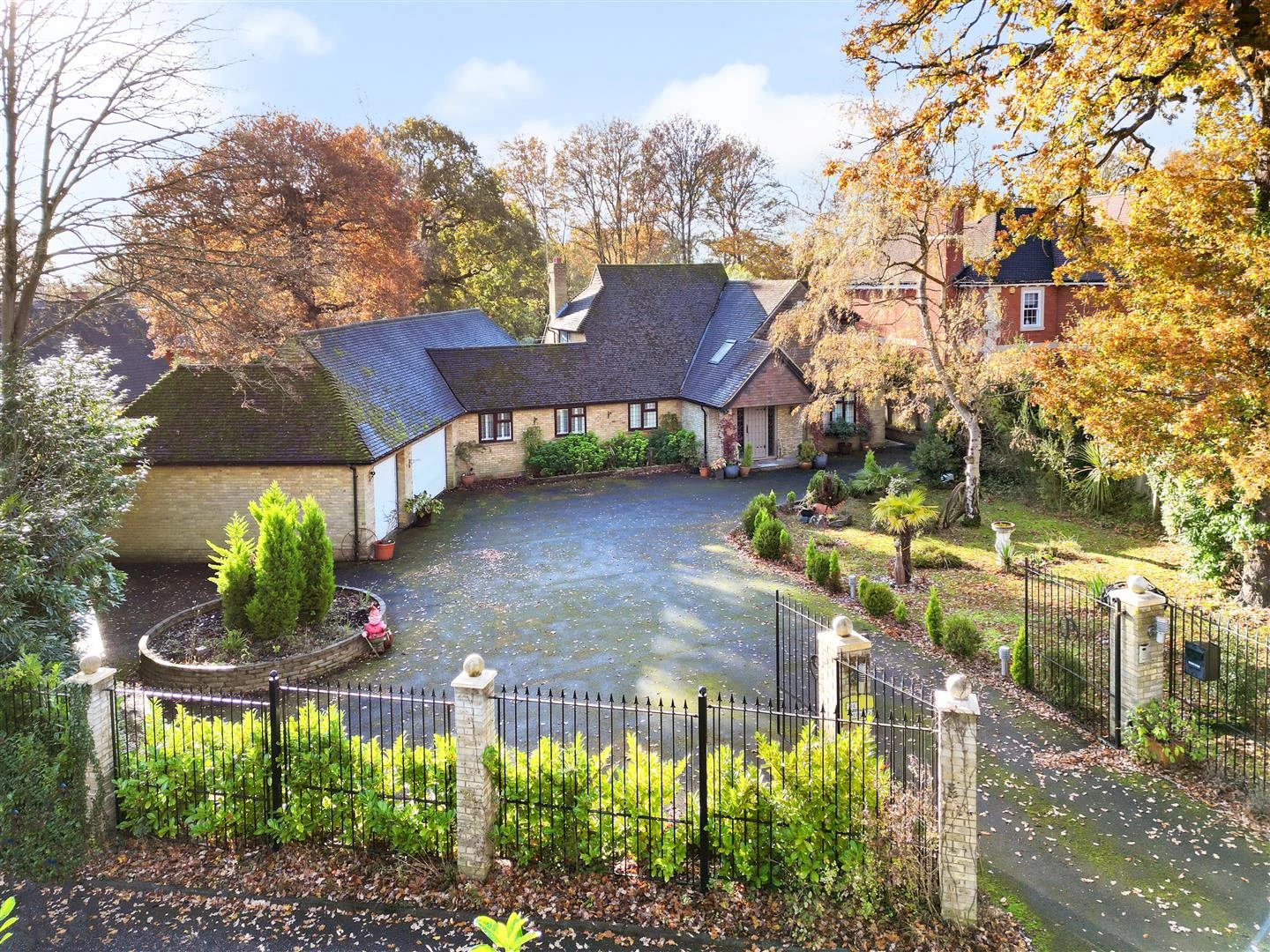 Thorndon Approach Herongate Brentwood CM13