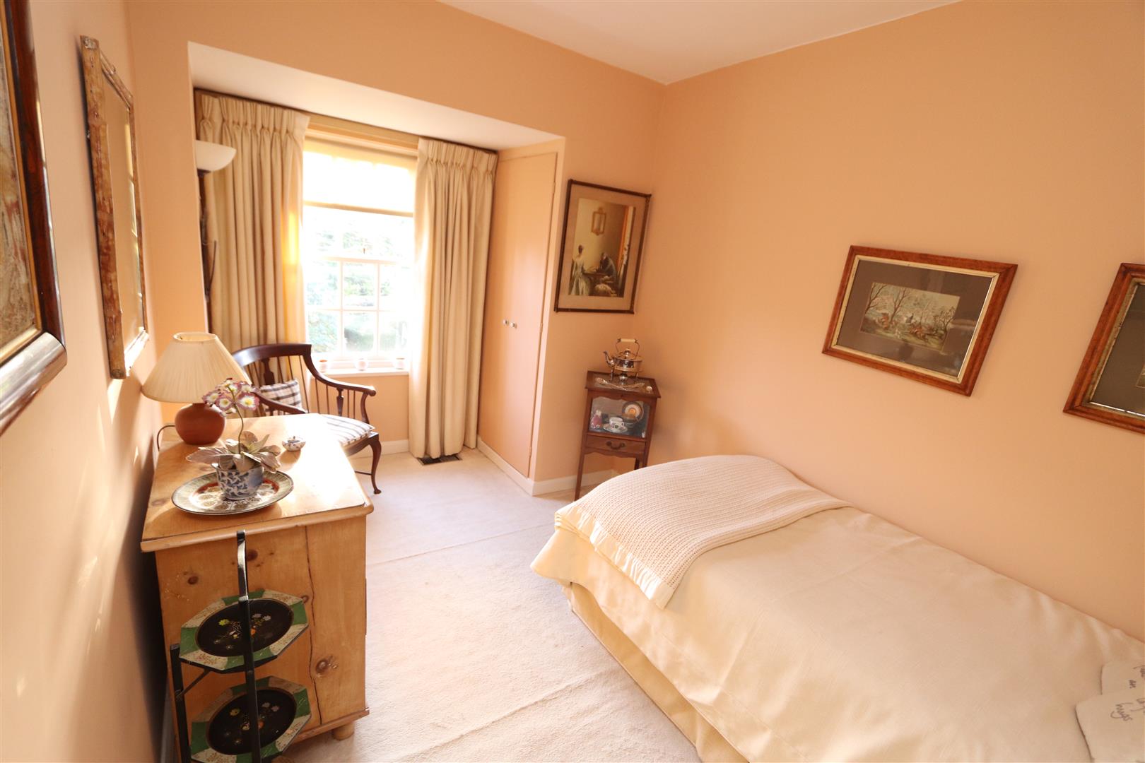 Property For Sale Hillwood Grove, Hutton Mount, CM13 5 Bedroom