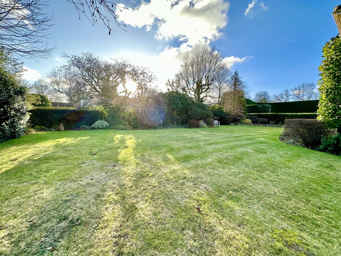 Property For Sale Hillwood Grove, Hutton Mount, CM13 5 Bedroom