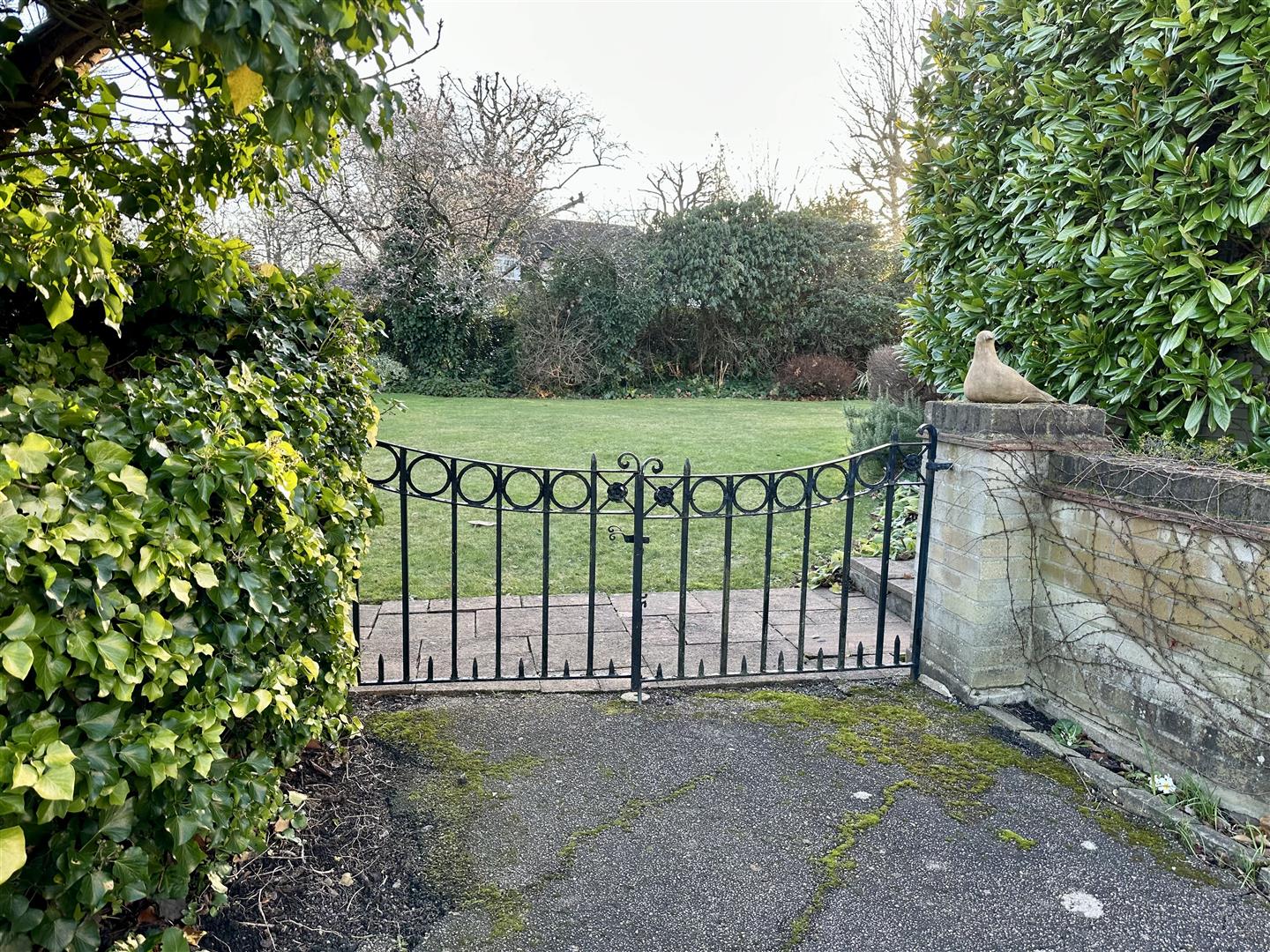 Property For Sale Hillwood Grove, Hutton Mount, CM13 5 Bedroom