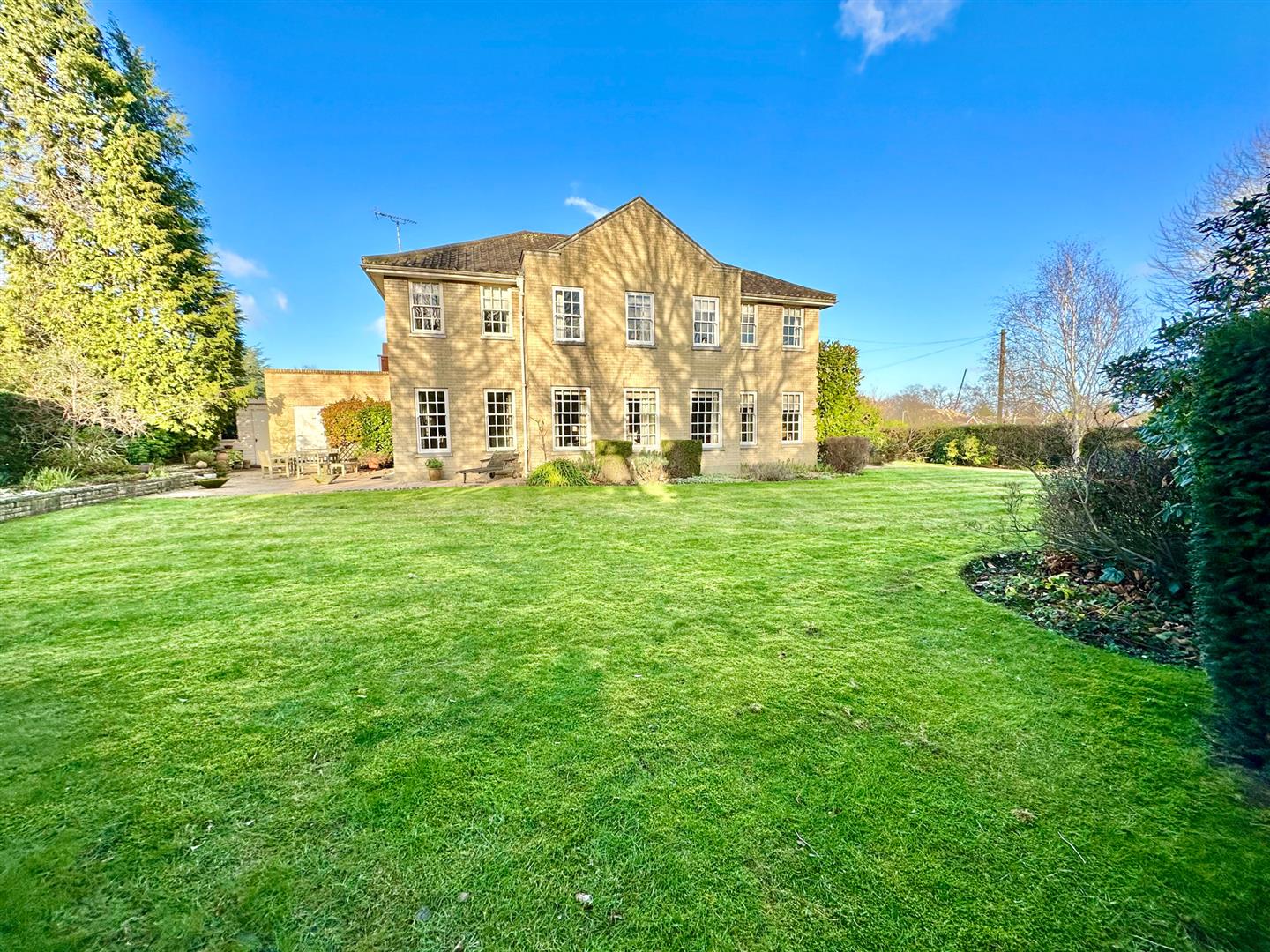 Property For Sale Hillwood Grove, Hutton Mount, CM13 5 Bedroom