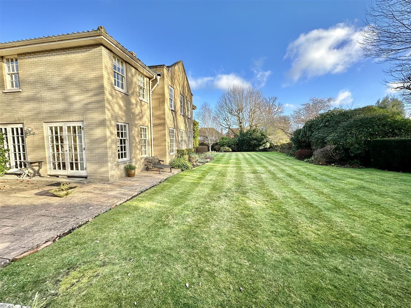 Property For Sale Hillwood Grove, Hutton Mount, CM13 5 Bedroom