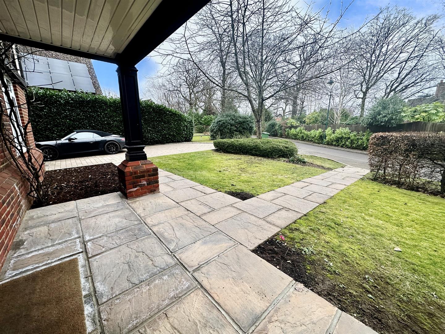 Property For Sale Oaklands Park, Hutton Mount, CM13 5 Bedroom