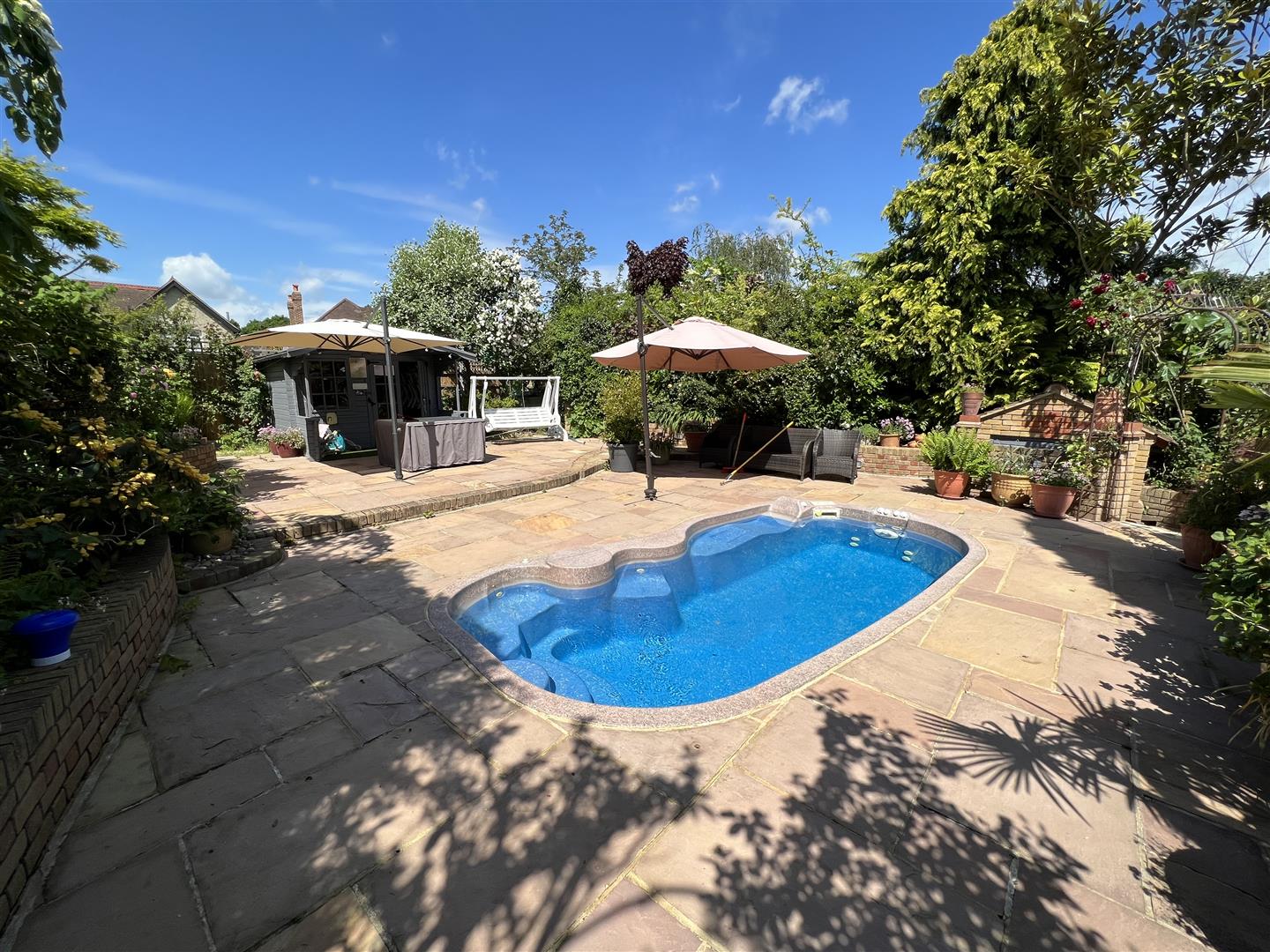 Property For Sale Priests Lane, Old Shenfield, CM15 3 Bedroom