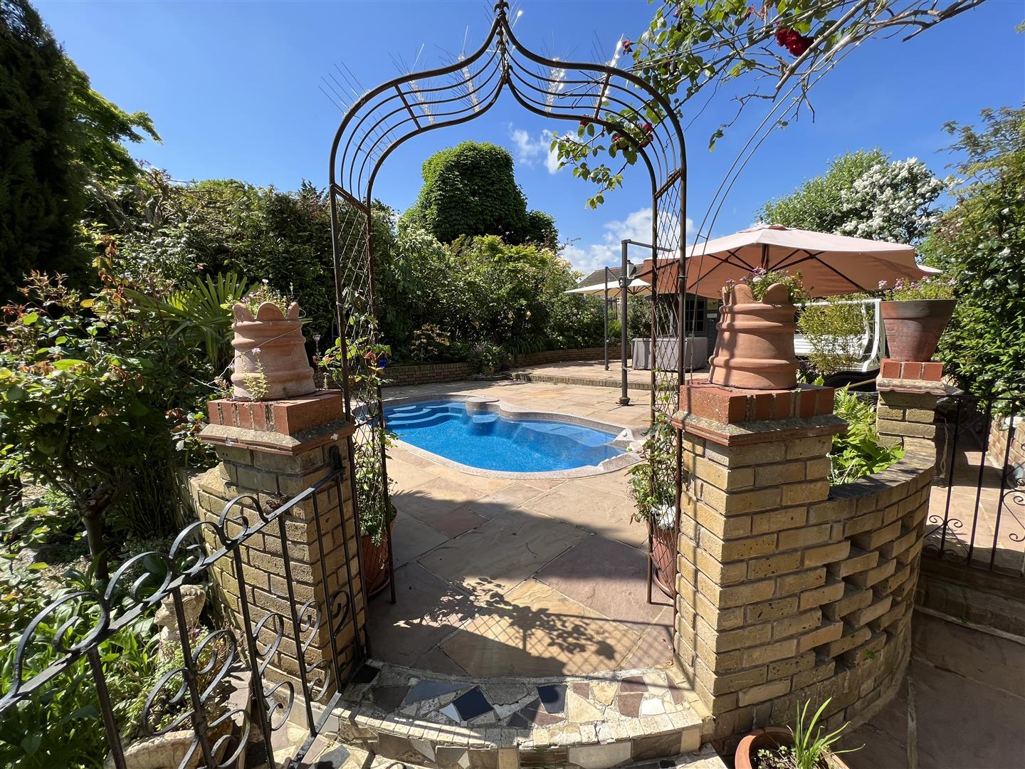 Property For Sale Priests Lane, Old Shenfield, CM15 3 Bedroom