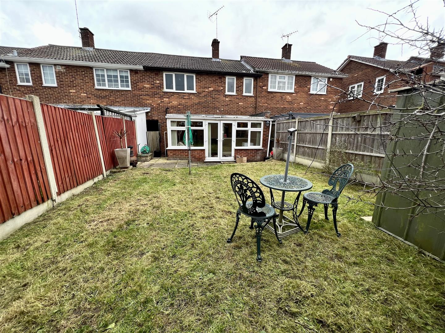 Property For Sale Cotswold Gardens, Hutton, CM13 3 Bedroom Terraced