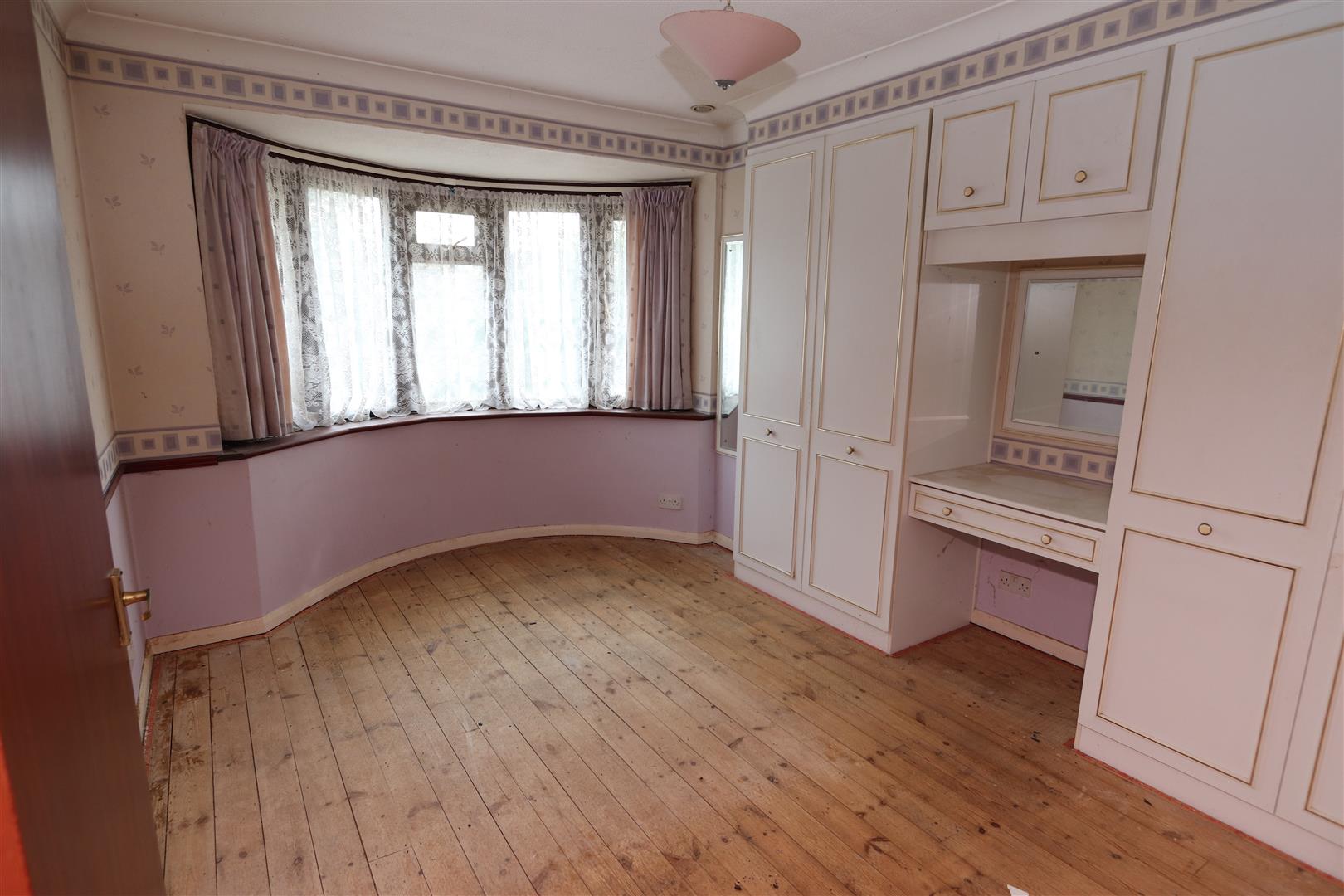 Property For Sale Rochford Avenue, Shenfield, CM15 3 Bedroom Bungalow