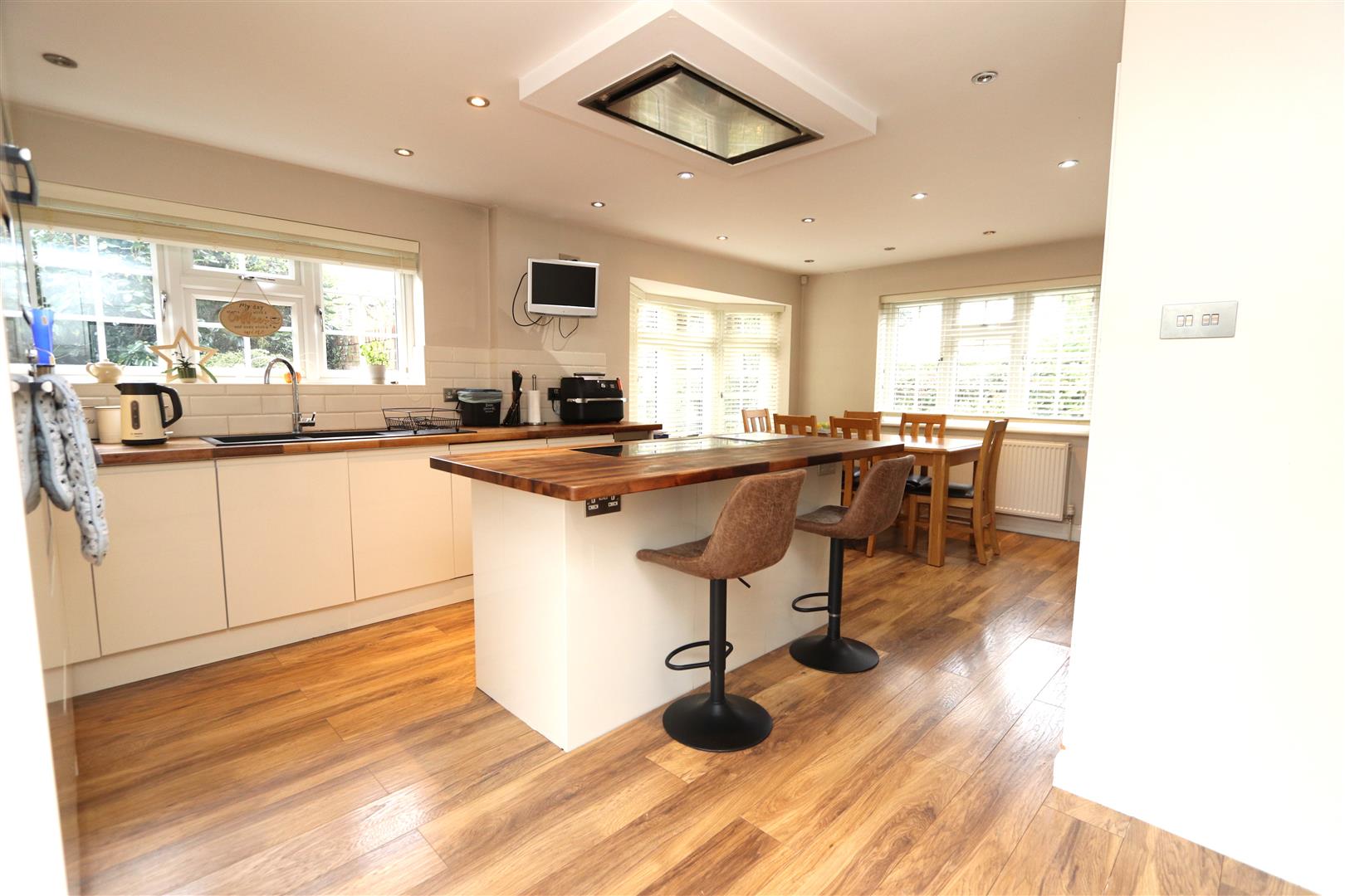 Property For Sale Priests Lane, Shenfield, CM15 4 Bedroom Detached
