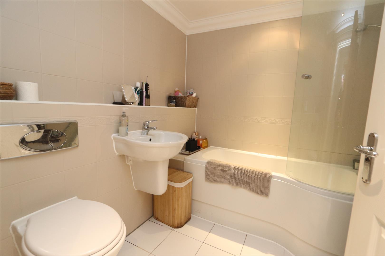 Property For Sale Hutton Road, Shenfield, CM15 2 Bedroom Apartment