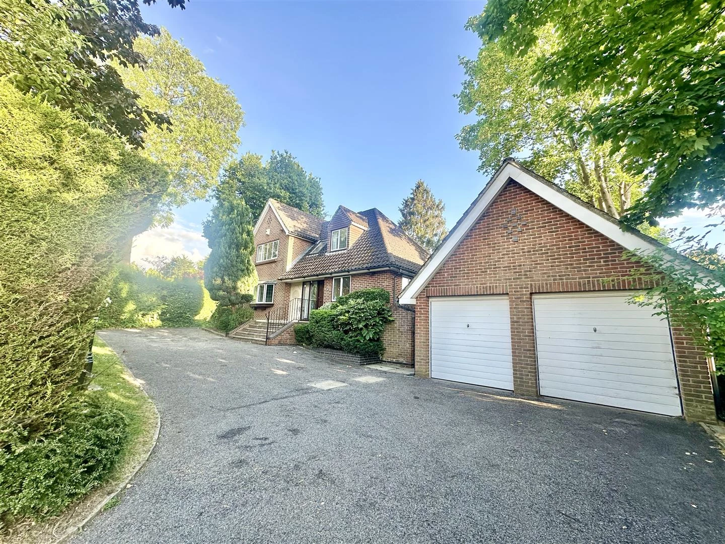 10 Pinecroft Hutton Mount Brentwood CM13