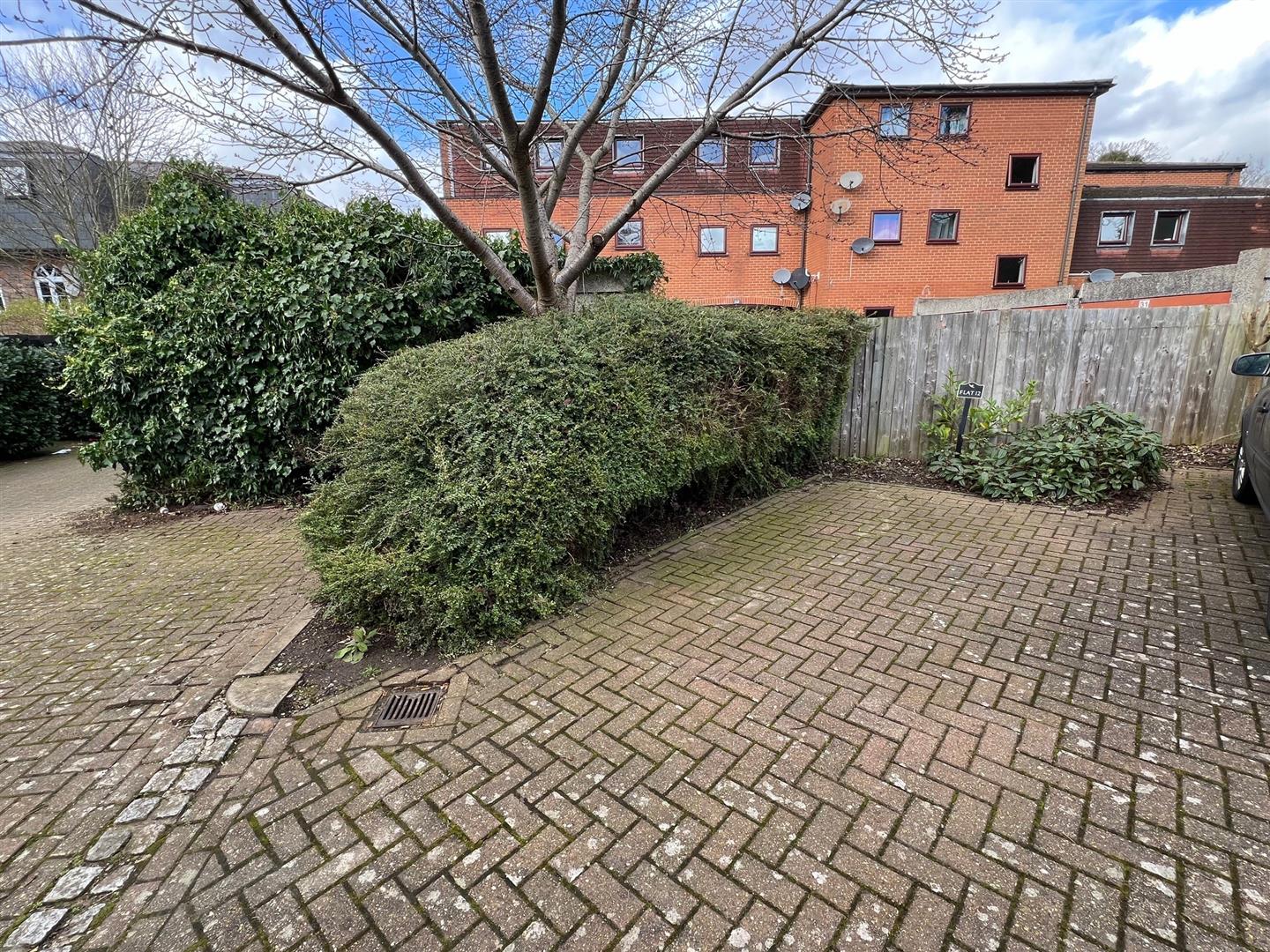 Property For Sale Gresham Close, Brentwood, CM14 2 Bedroom Apartment