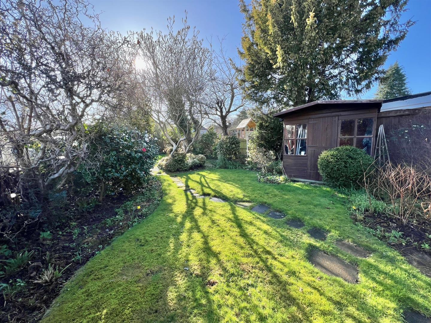 Property For Sale Rochford Avenue, Shenfield, CM15 3 Bedroom Semi