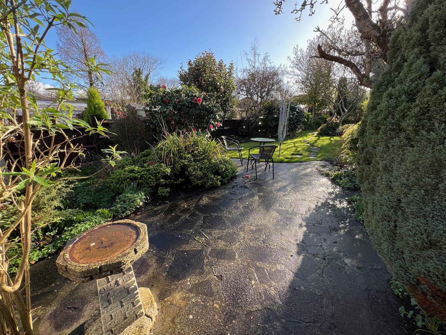 Property For Sale Rochford Avenue, Shenfield, CM15 3 Bedroom Semi