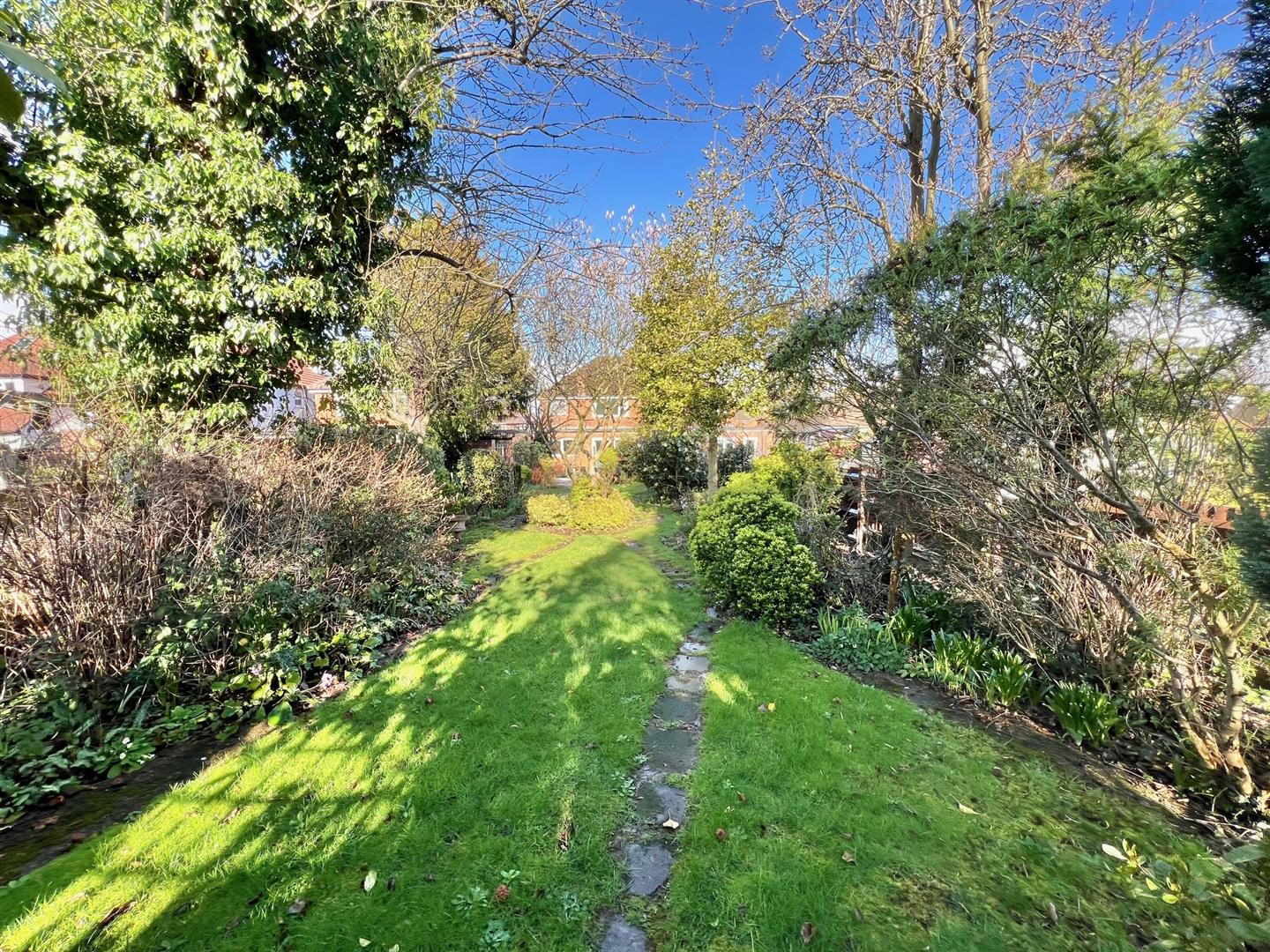 Property For Sale Rochford Avenue, Shenfield, CM15 3 Bedroom Semi