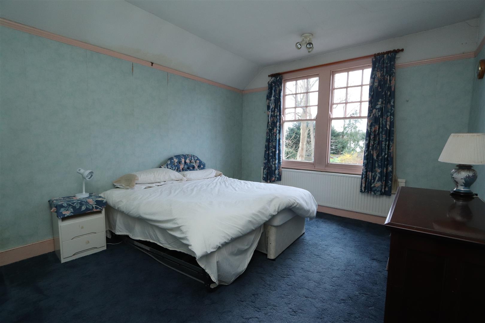 Property For Sale 19 Worrin Road, Old Shenfield, CM15 4 Bedroom