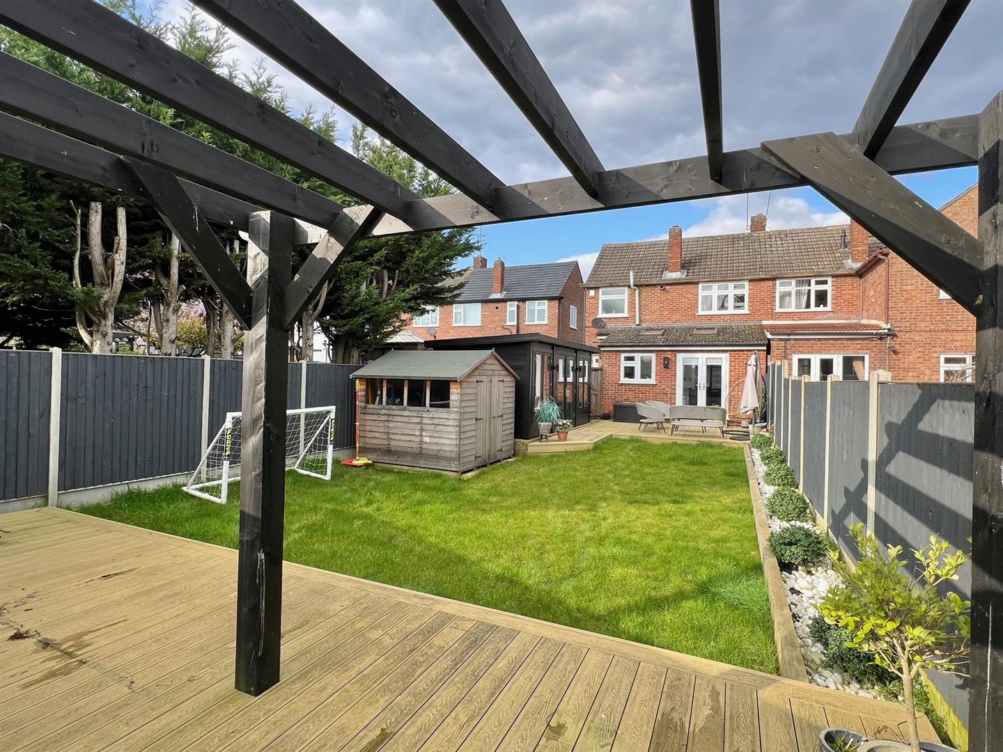 Property For Sale Queenswood Avenue, Hutton, CM13 3 Bedroom Semi