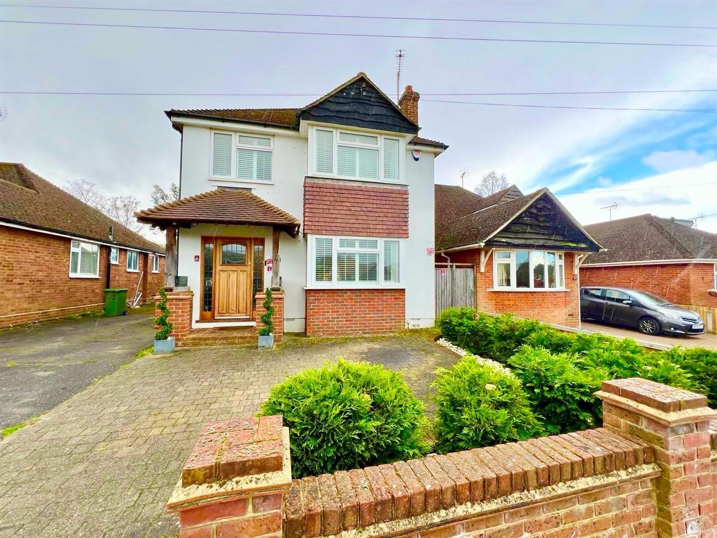 Property For Sale Rochford Avenue, Shenfield, CM15 3 Bedroom Detached through Meacock & Jones