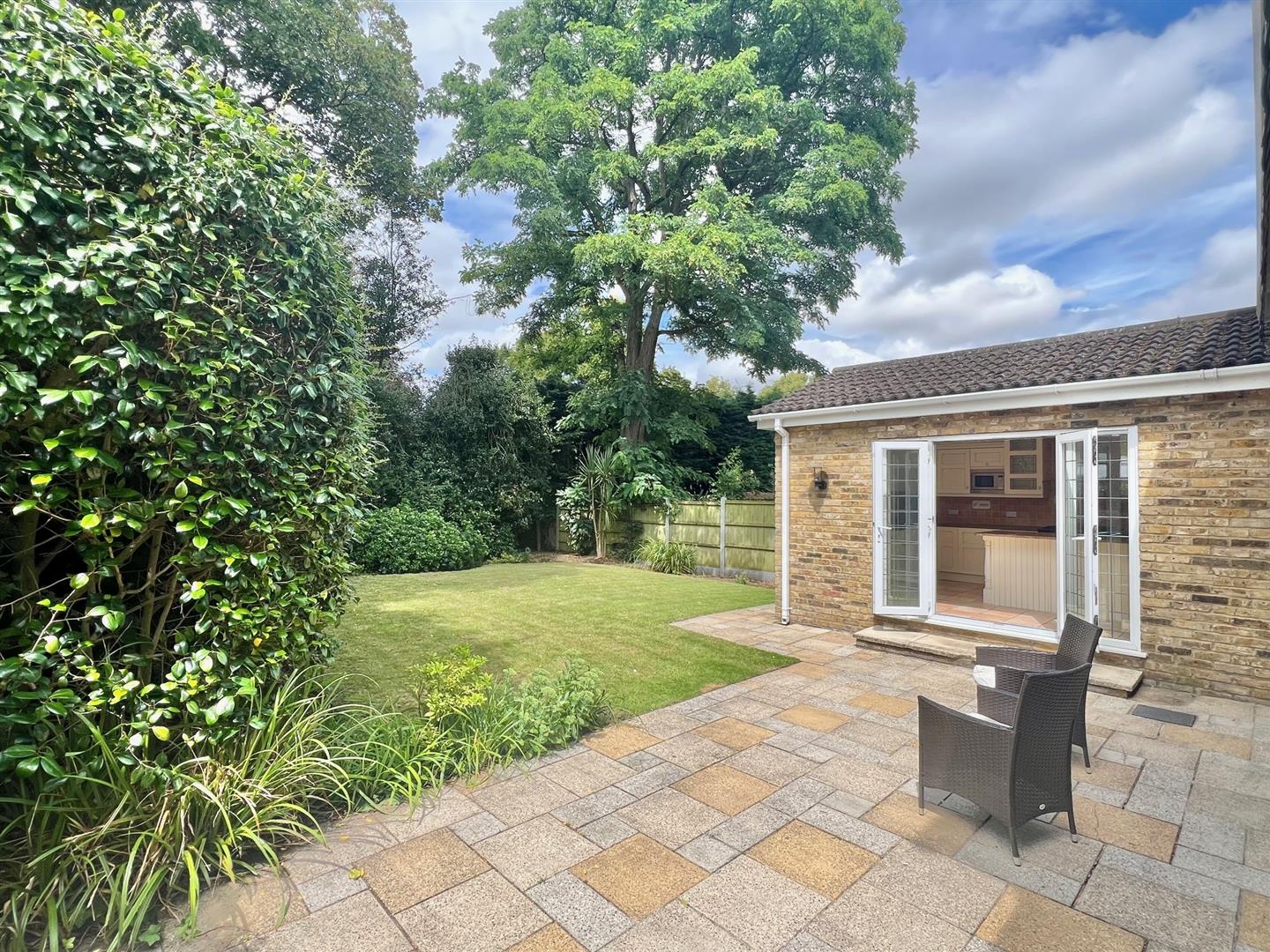 Property For Sale Mulberry Hill, Shenfield, CM15 4 Bedroom Detached