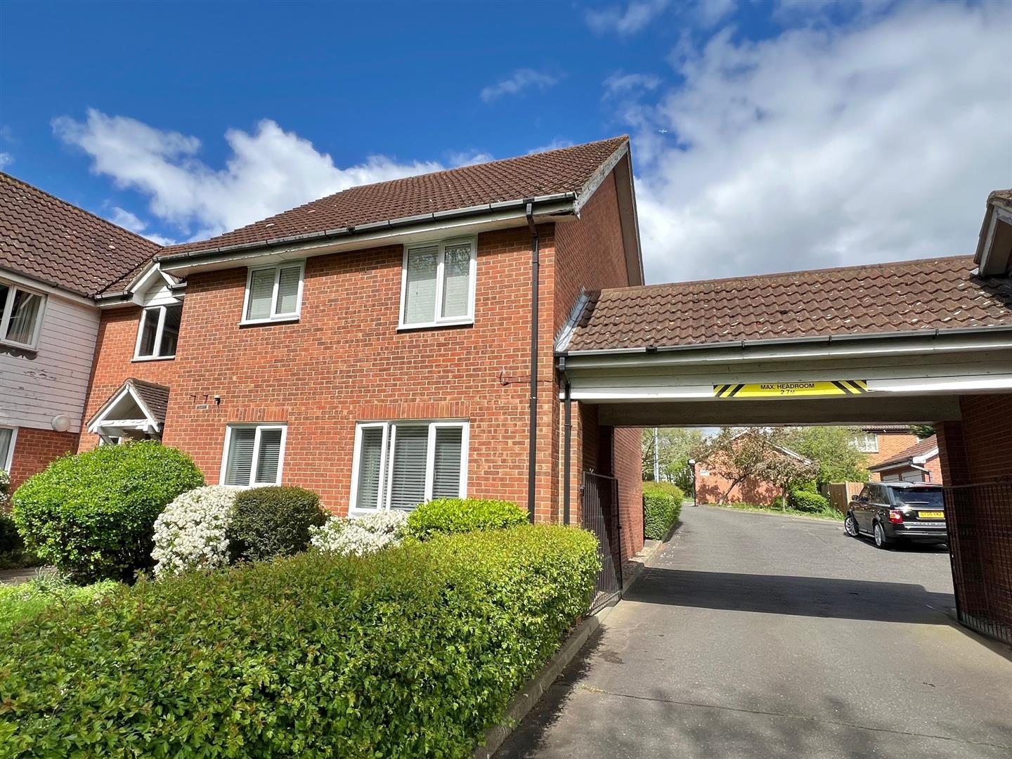 Property For Sale Wendover Gardens, Hutton, CM13 2 Bedroom Flat