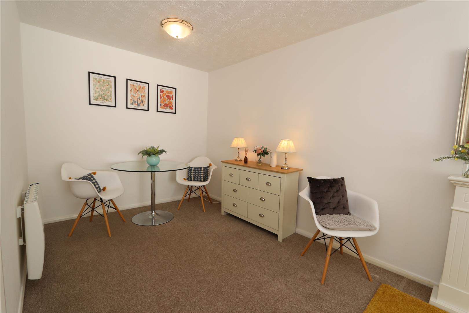 Property For Sale Wendover Gardens, Hutton, CM13 2 Bedroom Flat