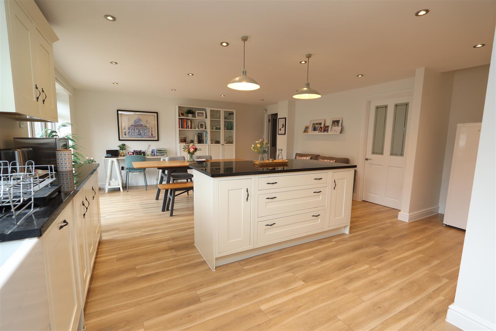 Property For Sale Delta Road, Hutton, CM13 4 Bedroom Bungalow Semi