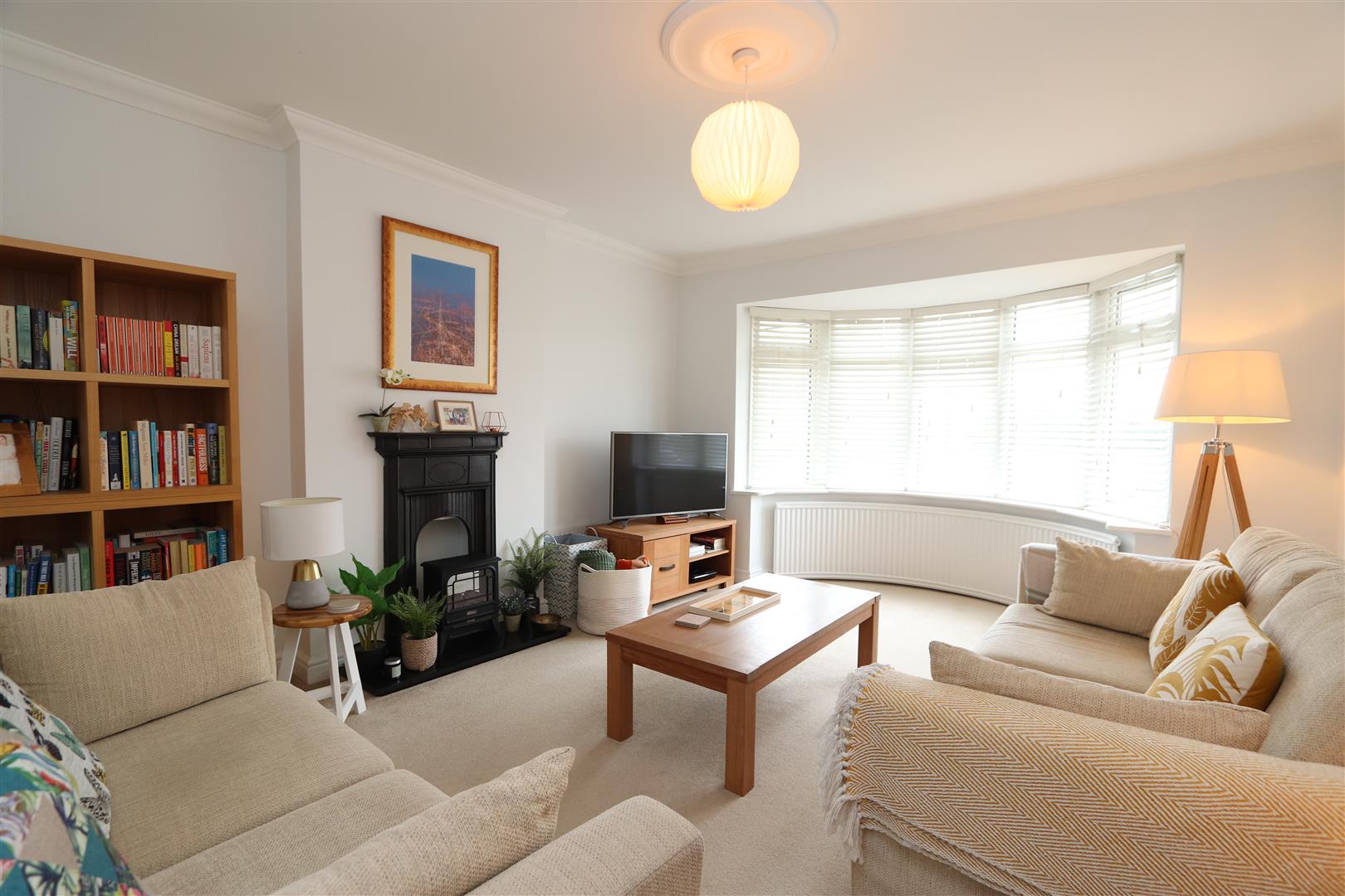 Property For Sale Delta Road, Hutton, CM13 4 Bedroom Bungalow Semi