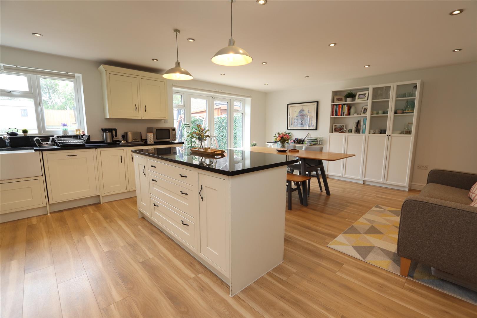 Property For Sale Delta Road, Hutton, CM13 4 Bedroom Bungalow Semi