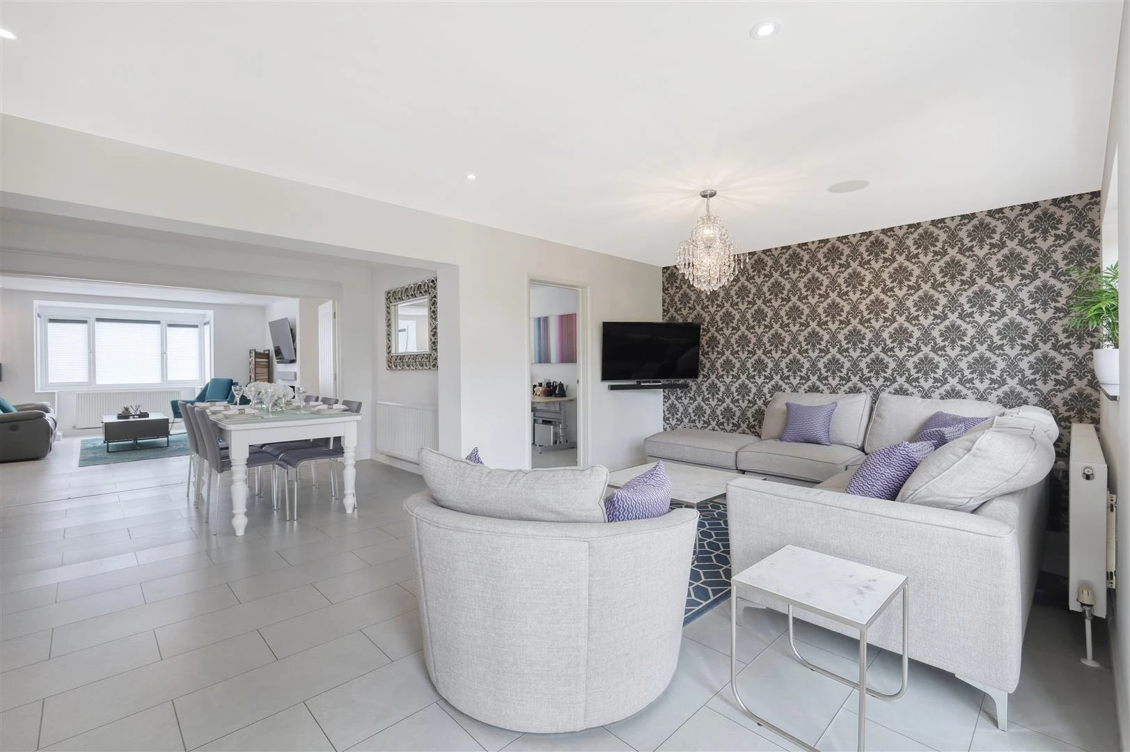 Kitchen/Breakfast/Living Area