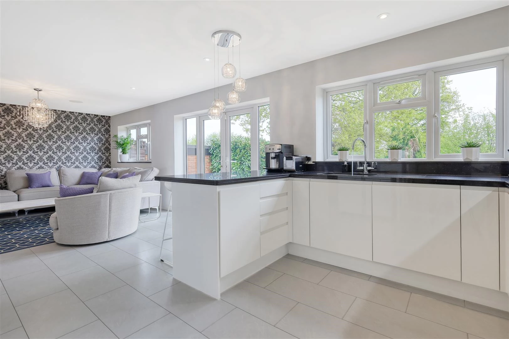 Kitchen/Breakfast/Living Area